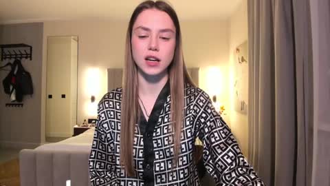 Lily 3 online show from December 13, 7:32 pm