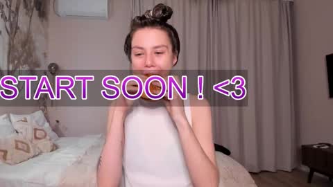 Lily 3 online show from November 4, 3:44 pm