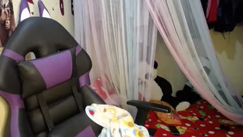 Snapshot of 1kandylove chatting on November 25, 8:36 am 1kandylove online show from November 25, 8:36 am