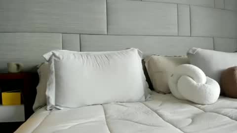 Onna online show from September 24, 6:55 pm