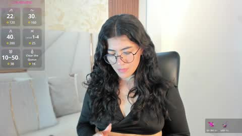 Snapshot of 1m_emily chatting on December 14, 7:46 pm . online show from December 14, 7:46 pm