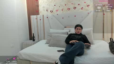 Snapshot of 1m_emily chatting on February 27, 2:53 am . online show from February 27, 2:53 am