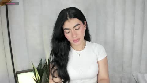 Snapshot of 1m_emily chatting on November 11, 9:37 pm . online show from November 11, 9:37 pm