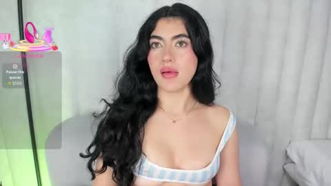 Snapshot of 1m_emily chatting on November 19, 10:21 pm . online show from November 19, 10:21 pm