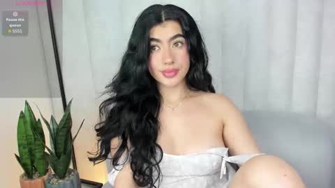 Snapshot of 1m_emily chatting on November 29, 12:13 am . online show from November 29, 12:13 am