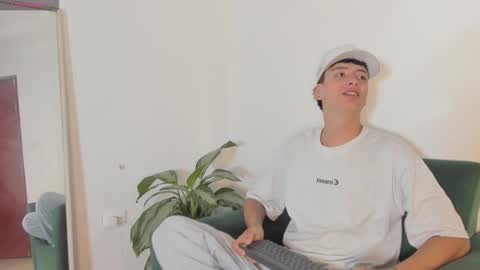 1Threestar online show from October 24, 12:45 pm