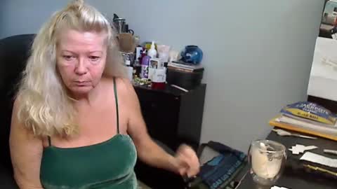 Snapshot of 1xtrahornyone chatting on December 13, 3:32 pm Susan online show from December 13, 3:32 pm