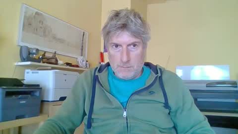 Snapshot of 22esserre chatting on September 18, 10:17 am 22esserre online show from September 18, 10:17 am