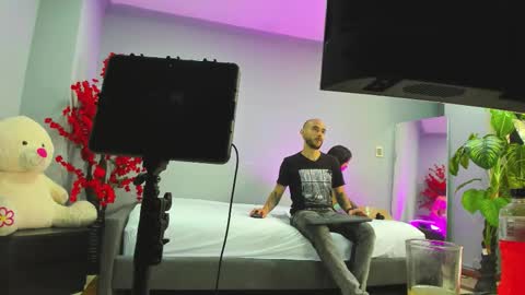 2_fire online show from November 28, 7:49 pm