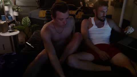 Snapshot of 2hungrichards23 chatting on September 11, 10:59 am 2hungrichards23 online show from September 11, 10:59 am