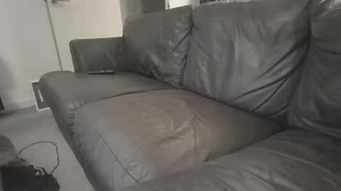 33UK online show from November 26, 1:06 am