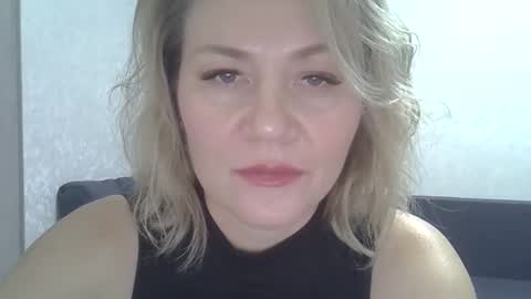 Snapshot of 3susie chatting on November 6, 9:54 am 3susie online show from November 6, 9:54 am