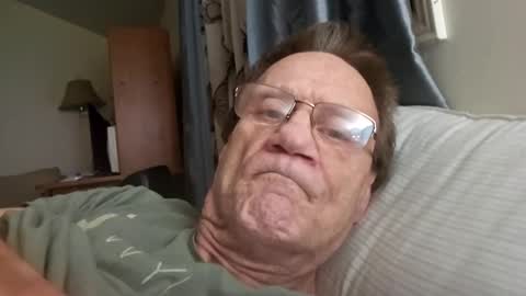 Snapshot of 60zeus60 chatting on December 8, 1:46 am Zeus online show from December 8, 1:46 am