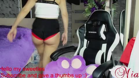 Mia my pvt is open and lovense is active online show from December 7, 7:16 am