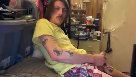 Snapshot of 69j0hndo chatting on February 17, 12:32 am FUCKR online show from February 17, 12:32 am