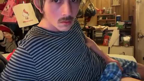 Snapshot of 69j0hndo chatting on March 6, 6:37 pm FUCKR online show from March 6, 6:37 pm