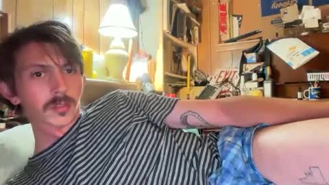 Snapshot of 69j0hndo chatting on September 10, 12:32 am FUCKR online show from September 10, 12:32 am