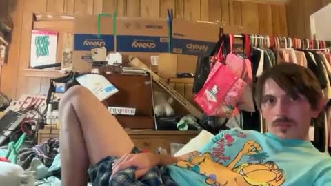 Snapshot of 69j0hndo chatting on September 18, 1:40 am FUCKR online show from September 18, 1:40 am