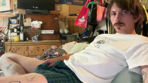 Snapshot of 69j0hndo chatting on October 3, 9:39 am FUCKR online show from October 3, 9:39 am