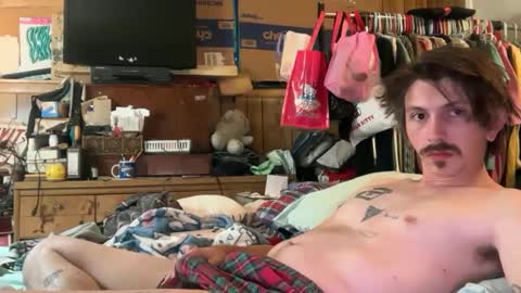 Snapshot of 69j0hndo chatting on October 8, 10:35 am FUCKR online show from October 8, 10:35 am