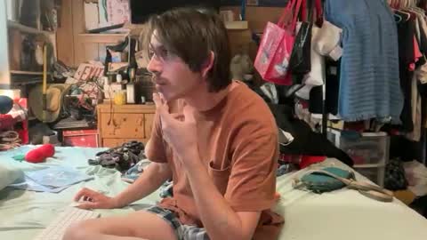 Snapshot of 69j0hndo chatting on October 24, 9:28 am FUCKR online show from October 24, 9:28 am