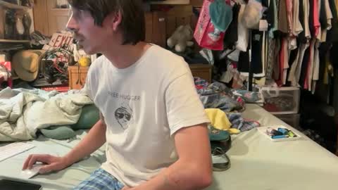 Snapshot of 69j0hndo chatting on October 28, 8:29 am FUCKR online show from October 28, 8:29 am