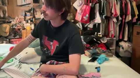 Snapshot of 69j0hndo chatting on October 30, 9:55 am FUCKR online show from October 30, 9:55 am