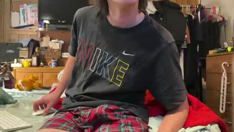 Snapshot of 69j0hndo chatting on December 13, 9:31 pm FUCKR online show from December 13, 9:31 pm