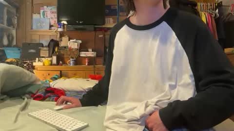 Snapshot of 69j0hndo chatting on December 18, 10:54 am FUCKR online show from December 18, 10:54 am