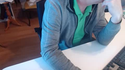 Snapshot of 69pifpaf chatting on December 5, 8:33 am 69pifpaf online show from December 5, 8:33 am