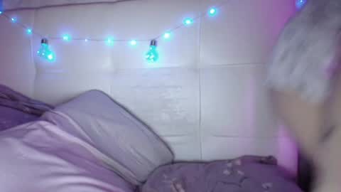 Snapshot of 6a6yface chatting on December 18, 12:18 pm lil J online show from December 18, 12:18 pm