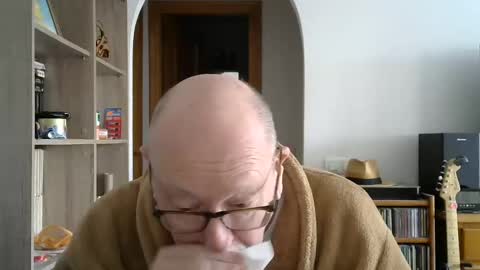 Snapshot of 7thsojourn chatting on December 18, 9:58 am Papi online show from December 18, 9:58 am