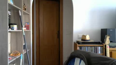 Snapshot of 7thsojourn chatting on January 18, 10:39 am Papi online show from January 18, 10:39 am