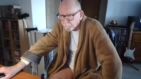 Snapshot of 7thsojourn chatting on February 7, 12:39 pm Papi online show from February 7, 12:39 pm