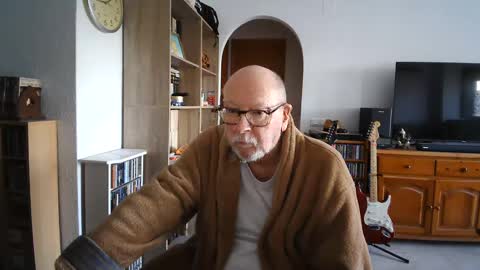 Snapshot of 7thsojourn chatting on February 16, 12:43 pm Papi online show from February 16, 12:43 pm