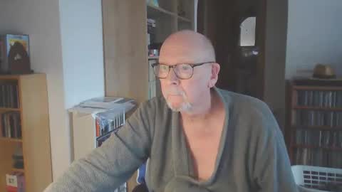 Snapshot of 7thsojourn chatting on October 31, 4:41 pm Papi online show from October 31, 4:41 pm