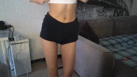 Snapshot of 9west chatting on December 14, 10:20 am KARINA online show from December 14, 10:20 am