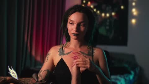 Snapshot of _alicemorrison_ chatting on December 20, 4:04 pm Alice Morrison Mistress Datura online show from December 20, 4:04 pm