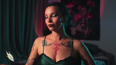 Snapshot of _alicemorrison_ chatting on December 21, 4:46 pm Alice Morrison Mistress Datura online show from December 21, 4:46 pm