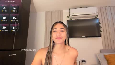 Snapshot of _alliex_ chatting on October 24, 12:12 pm you can call me pretty online show from October 24, 12:12 pm