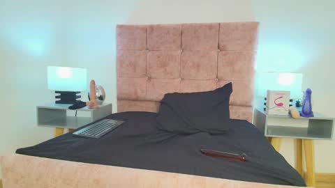 Snapshot of _andrewfalcon2 chatting on January 14, 6:17 pm _andrewfalcon2 online show from January 14, 6:17 pm