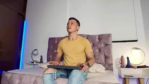 Snapshot of _andrewfalcon2 chatting on January 17, 6:12 pm _andrewfalcon2 online show from January 17, 6:12 pm