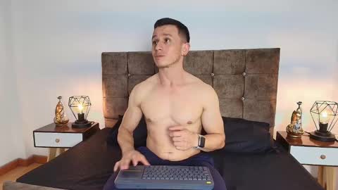 Snapshot of _andrewfalcon2 chatting on January 18, 6:10 pm _andrewfalcon2 online show from January 18, 6:10 pm