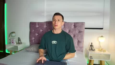 Snapshot of _andrewfalcon2 chatting on January 21, 12:18 pm _andrewfalcon2 online show from January 21, 12:18 pm