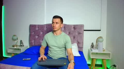 Snapshot of _andrewfalcon2 chatting on January 24, 12:31 pm _andrewfalcon2 online show from January 24, 12:31 pm