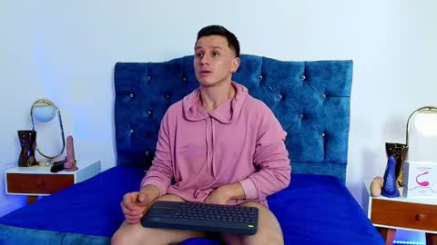 Snapshot of _andrewfalcon2 chatting on February 4, 3:36 pm _andrewfalcon2 online show from February 4, 3:36 pm