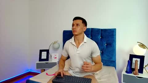 Snapshot of _andrewfalcon2 chatting on February 7, 12:39 pm _andrewfalcon2 online show from February 7, 12:39 pm