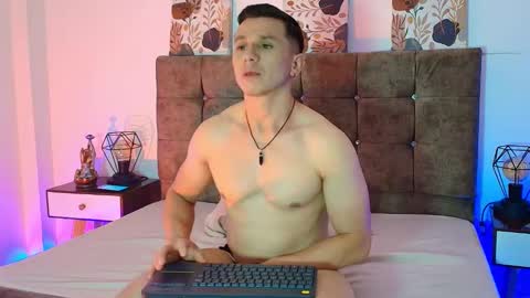 Snapshot of _andrewfalcon2 chatting on September 24, 8:23 pm _andrewfalcon2 online show from September 24, 8:23 pm