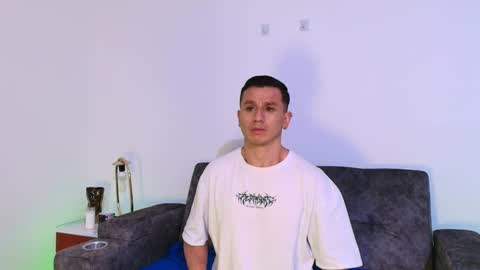 Snapshot of _andrewfalcon2 chatting on September 25, 12:20 pm _andrewfalcon2 online show from September 25, 12:20 pm