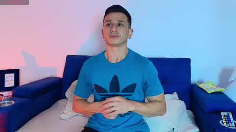 Snapshot of _andrewfalcon2 chatting on October 12, 12:37 pm _andrewfalcon2 online show from October 12, 12:37 pm